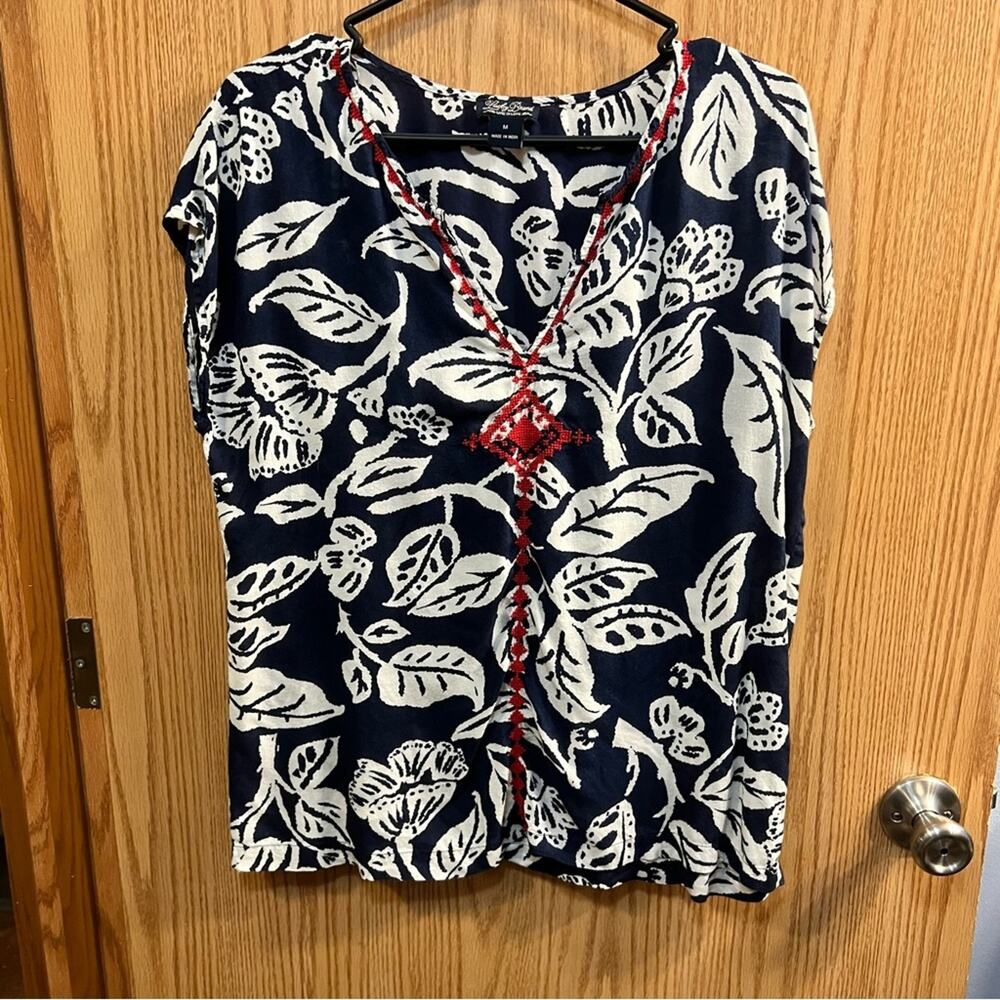 Lucky Brand Lightweight Rayon Top Size Medium Floral Print Short Cap Sleeve